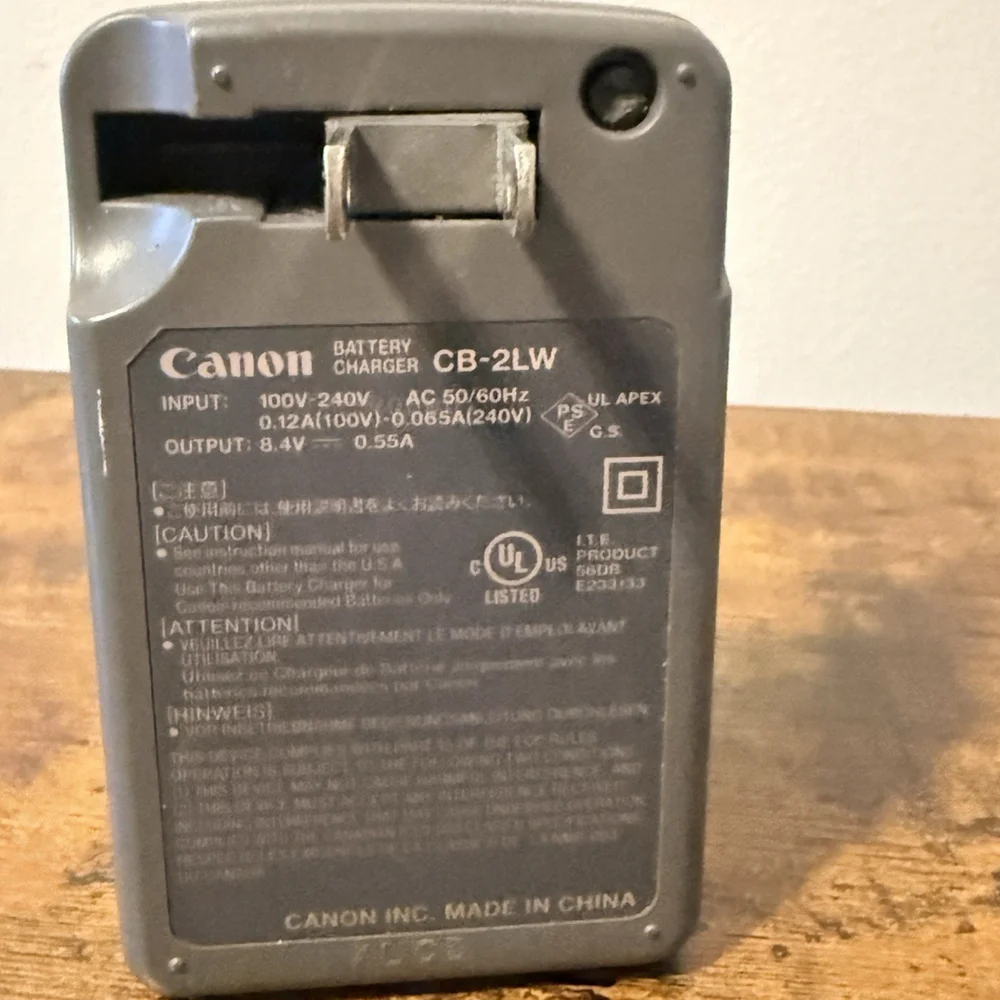 Canon Compact Battery Charger with batterry CB-2LW